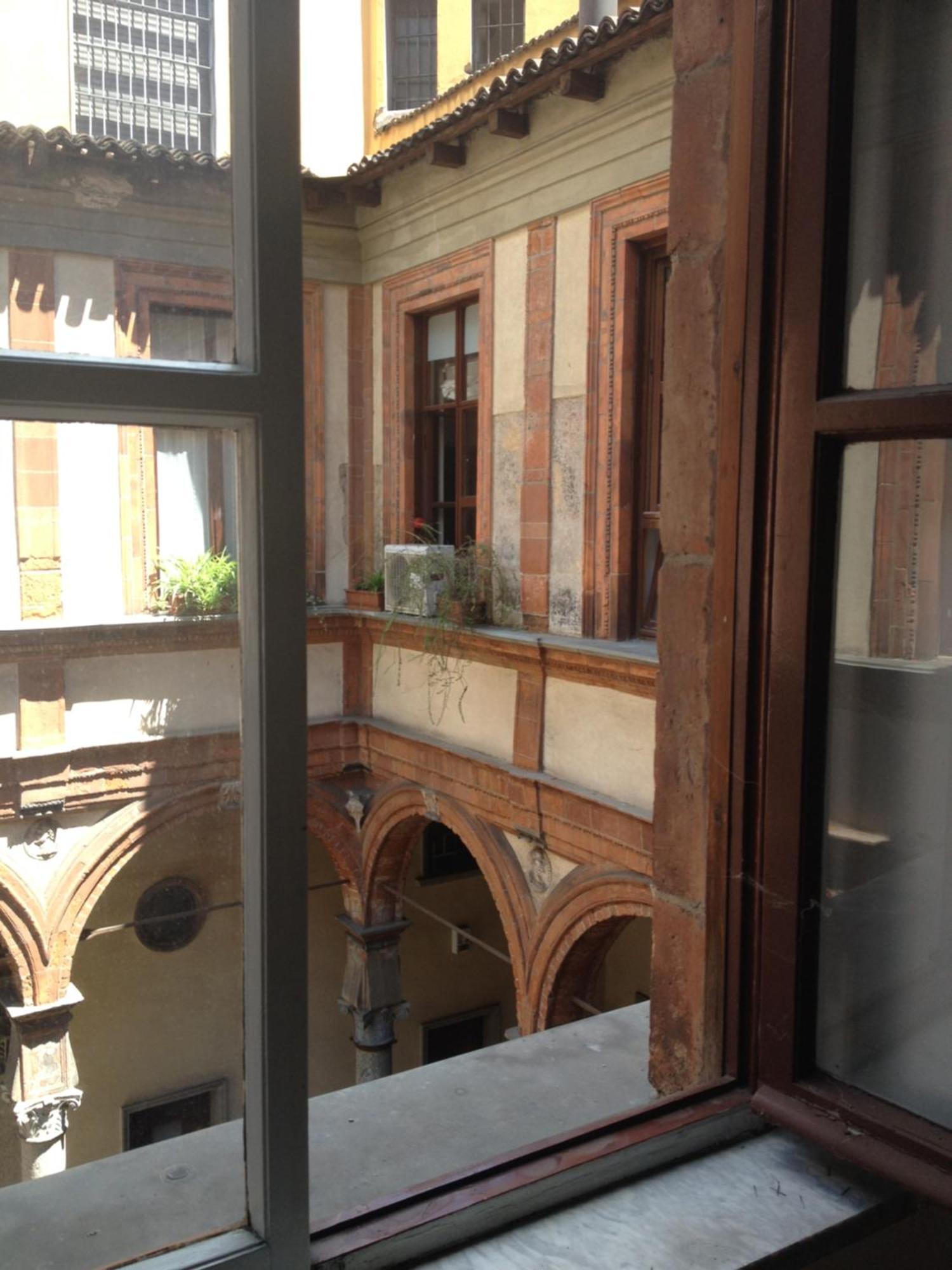 Free 30 Minutes Preemptive Cognitive Disconnect Therapy Price Location Real Duomo Palace Mini Suite Milan Exterior photo